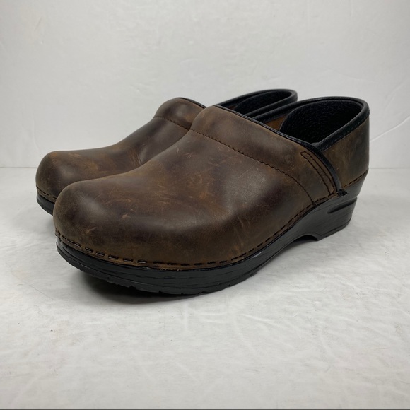 dansko narrow clogs